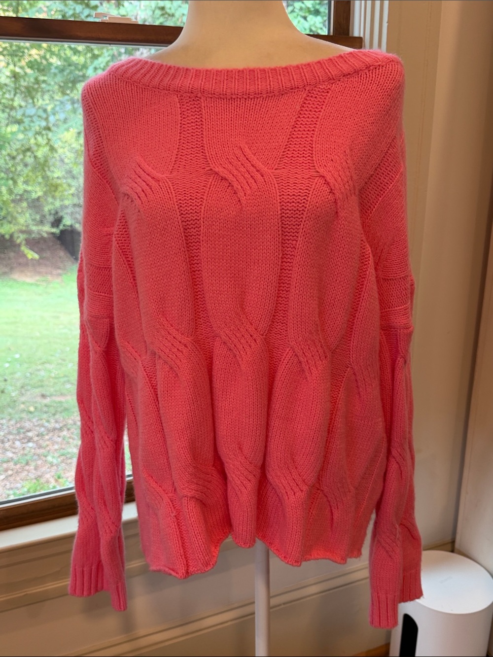 Davi & Dani
pink long-sleeve cable knit pattern sweater. Size Medium